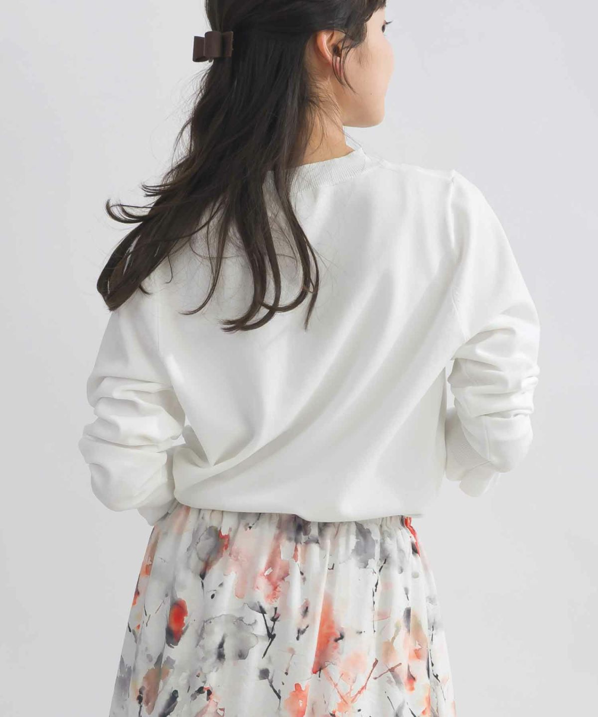 model：H153　着用サイズ：M　オフホワイト（無地）