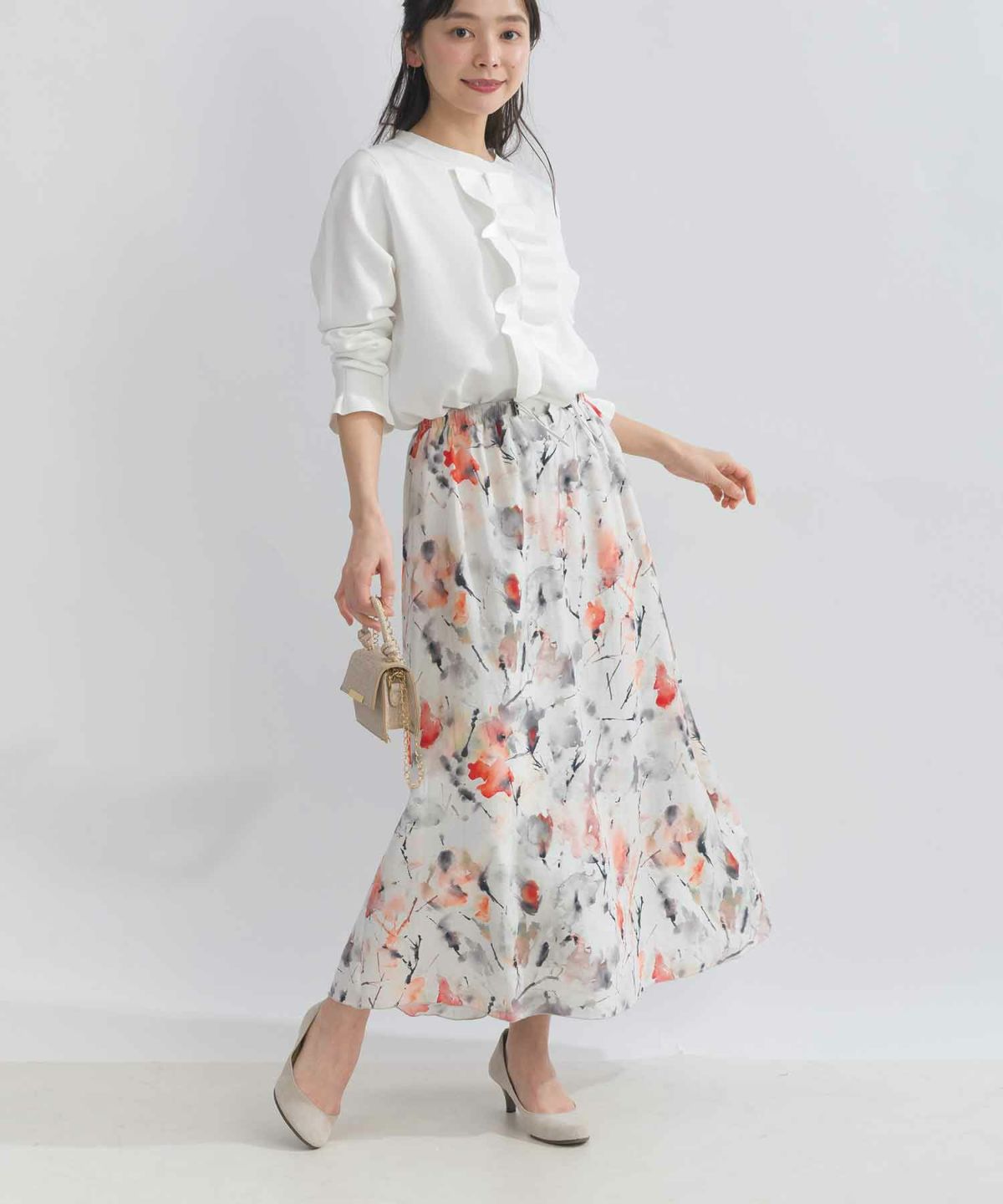 model：H153　着用サイズ：M　オフホワイト（無地）