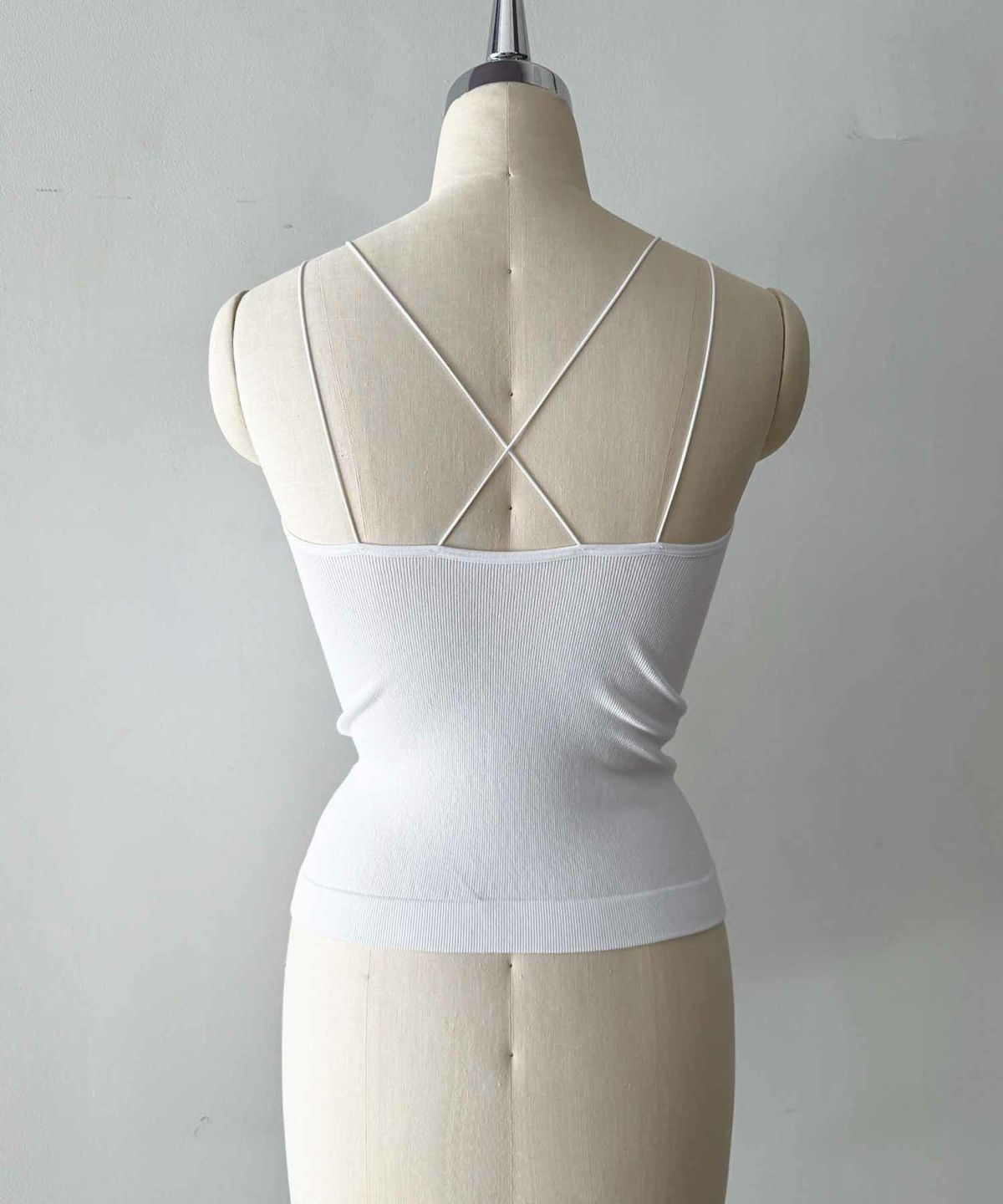 カップ付き丸編みキャミソール　着用トルソーサイズ　B:82.5cm W59cm H89.5cm　後ろ