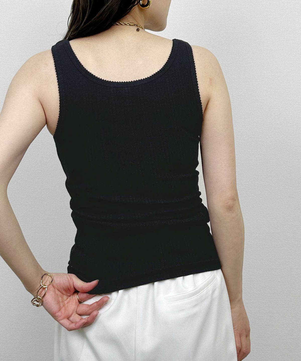 model：H164　着用サイズ：M　アイレットタンクトップ①