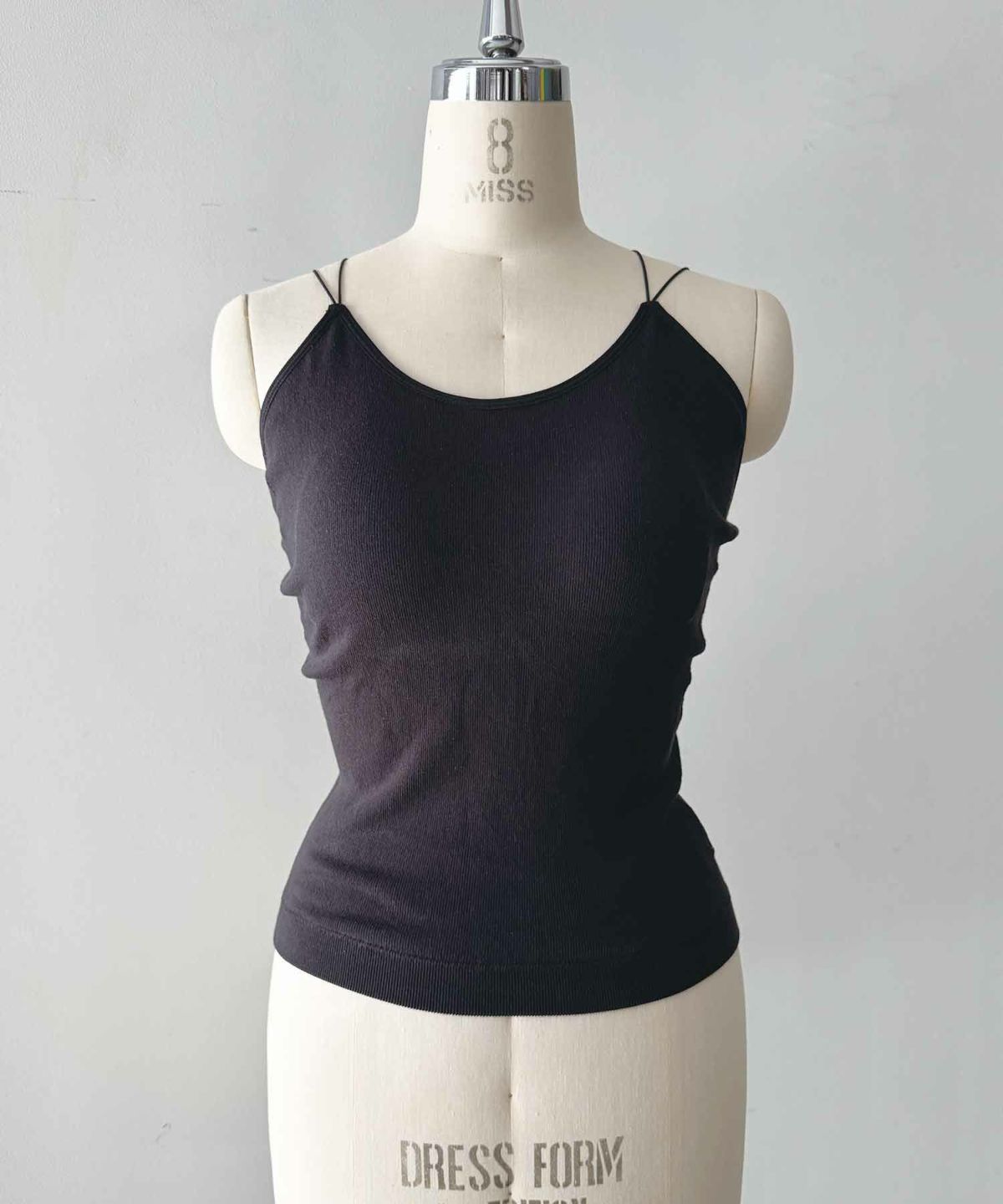 カップ付き丸編みキャミソール　着用トルソーサイズ　B:82.5cm W59cm H89.5cm　前