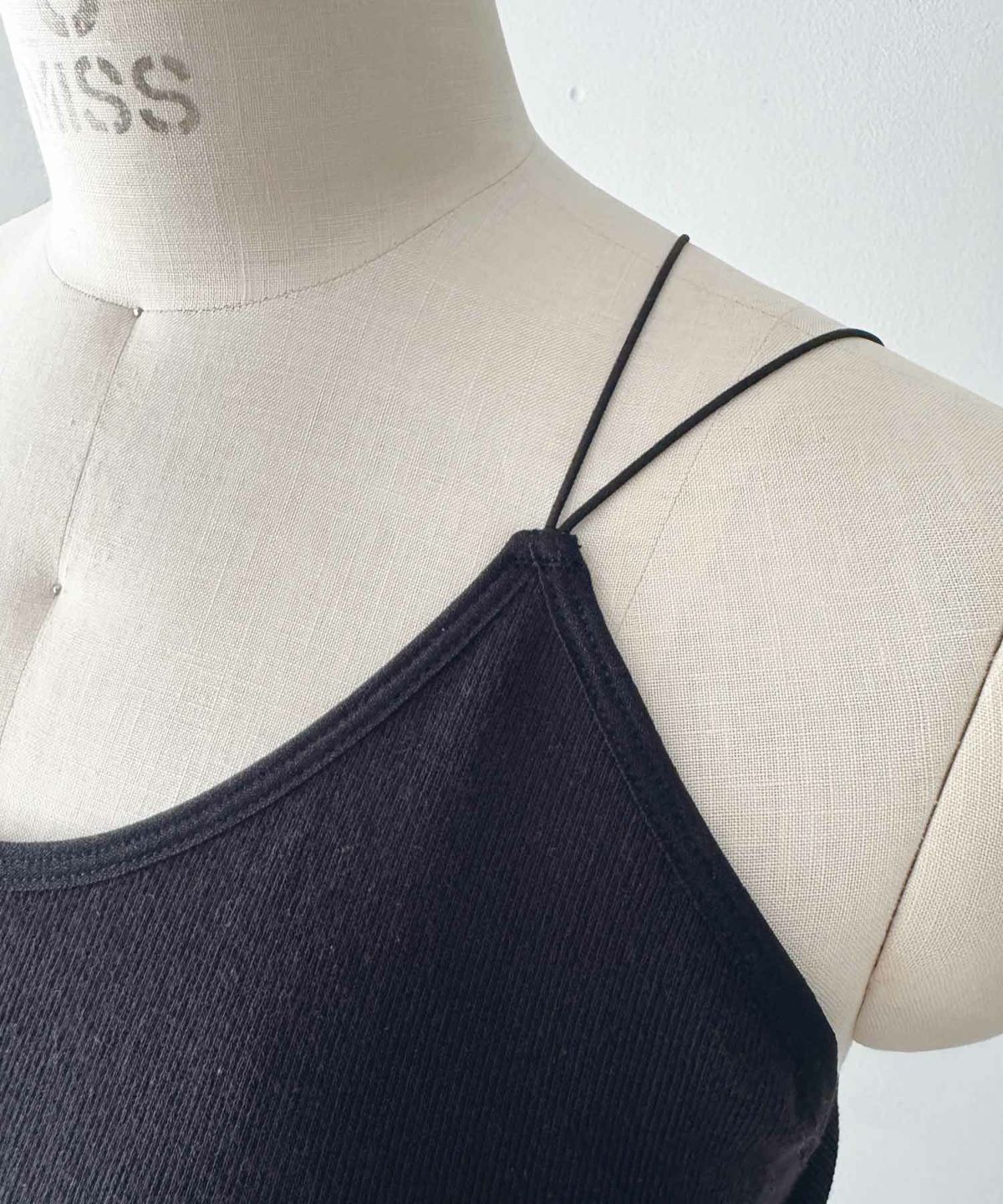 カップ付き丸編みキャミソール　生地アップ