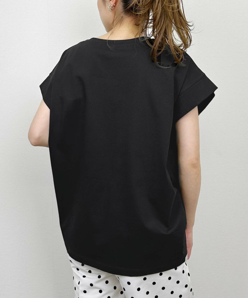 ノエラ Noela エンボスロゴTシャツ （ネイビー） -ファッション