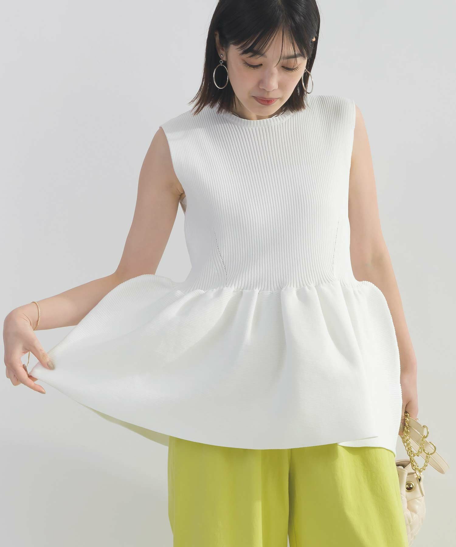 model：H162　着用サイズ：M　オフホワイト