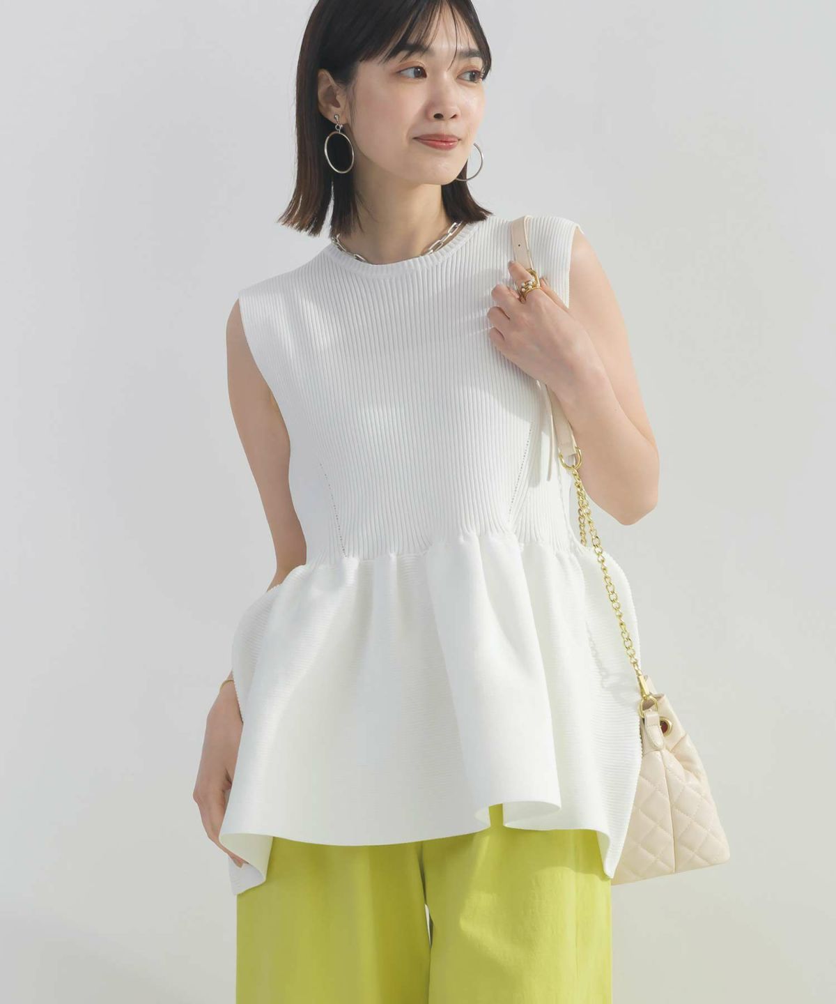 model：H162　着用サイズ：M　オフホワイト