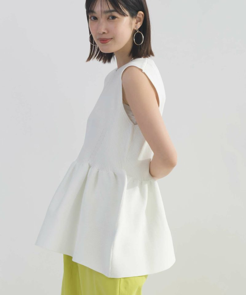 model：H162　着用サイズ：M　オフホワイト