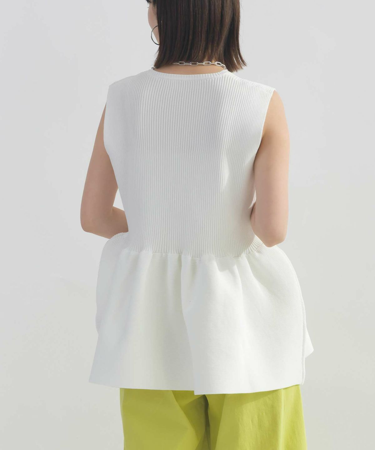 model：H162　着用サイズ：M　オフホワイト