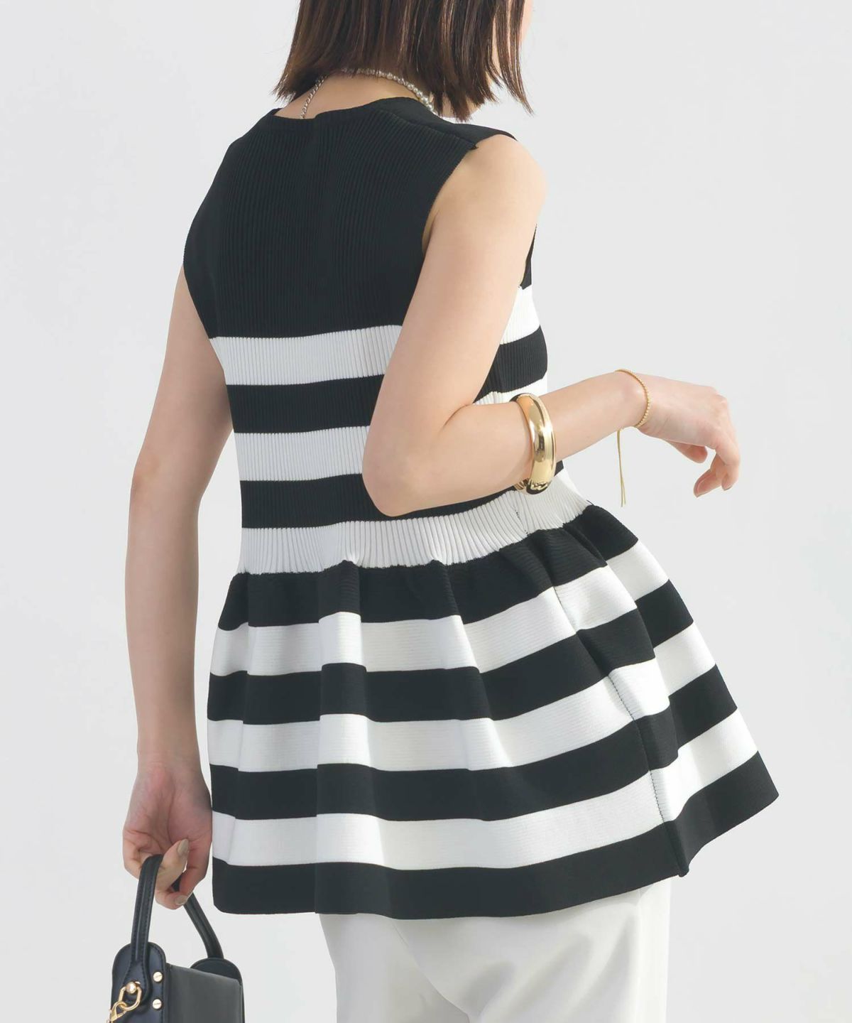 model：H162　着用サイズ：M　ホワイト系その他