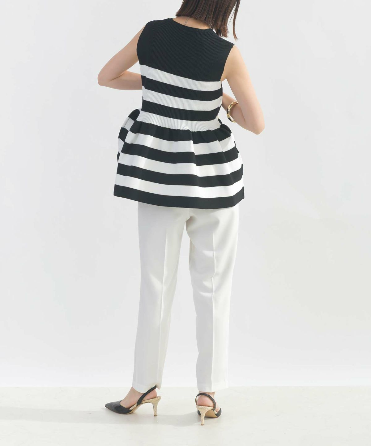 model：H162　着用サイズ：M　ホワイト系その他