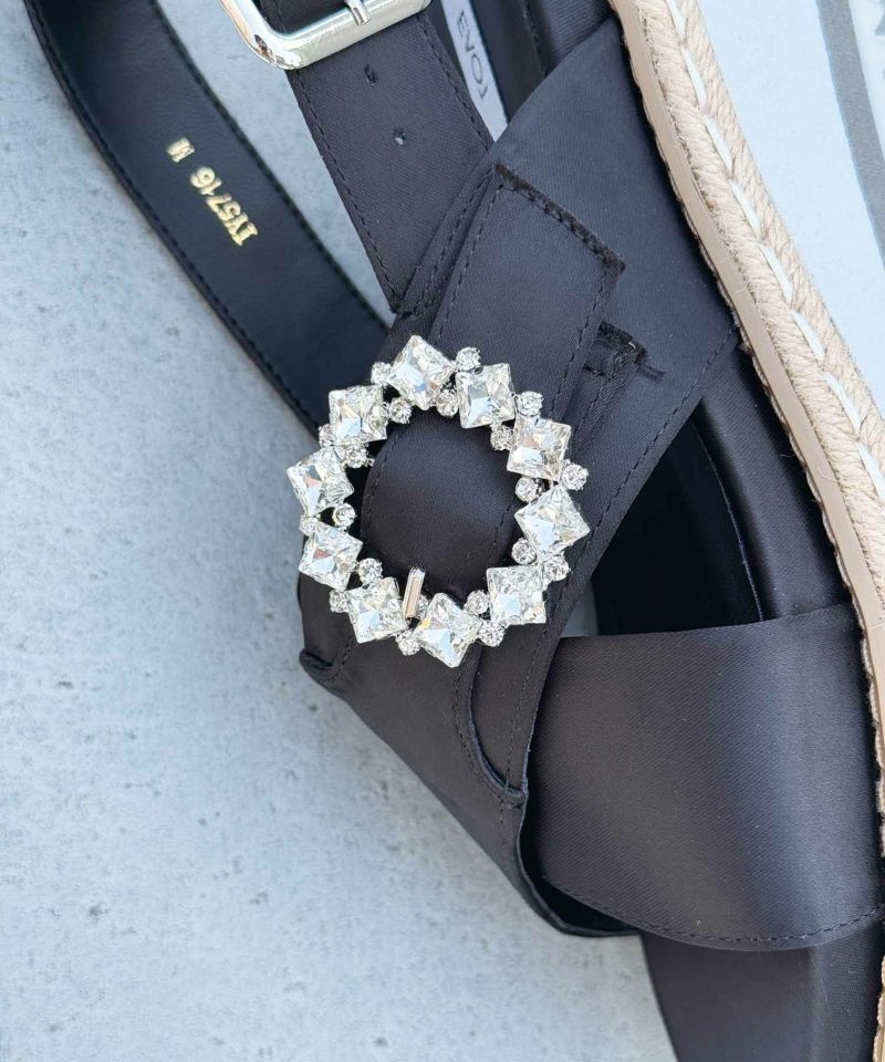 ビジューバックル