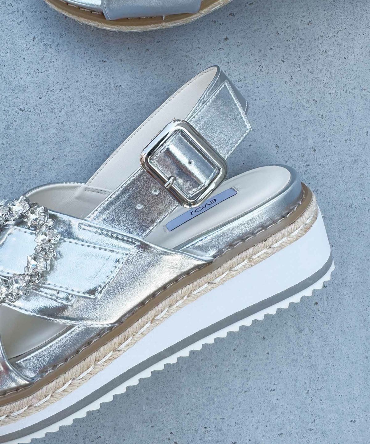 調節可能なバックストラップ