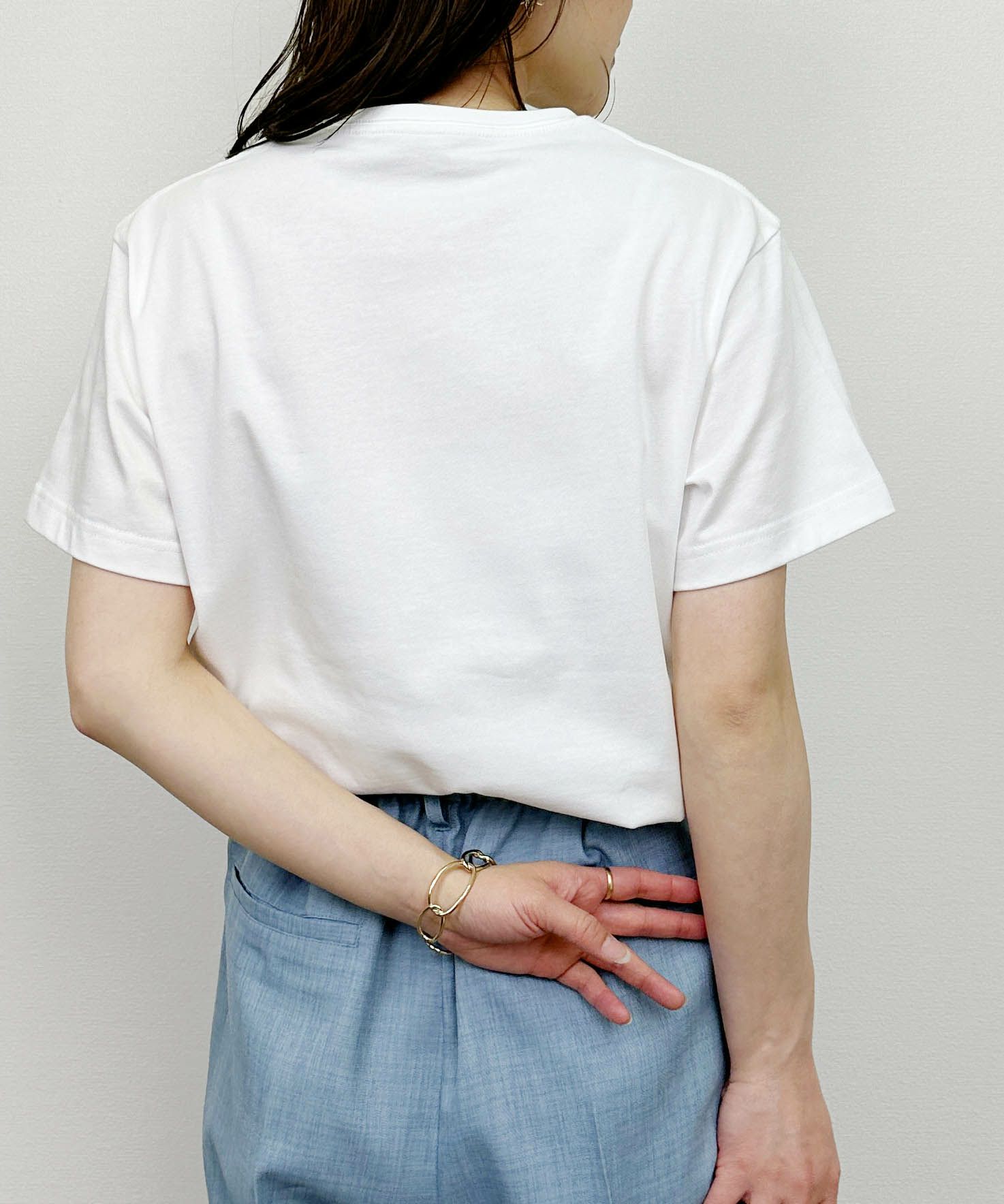 model：H164　着用サイズ：M　オフホワイト