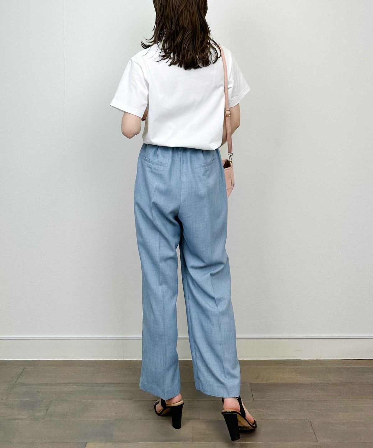 model：H164　着用サイズ：M　オフホワイト