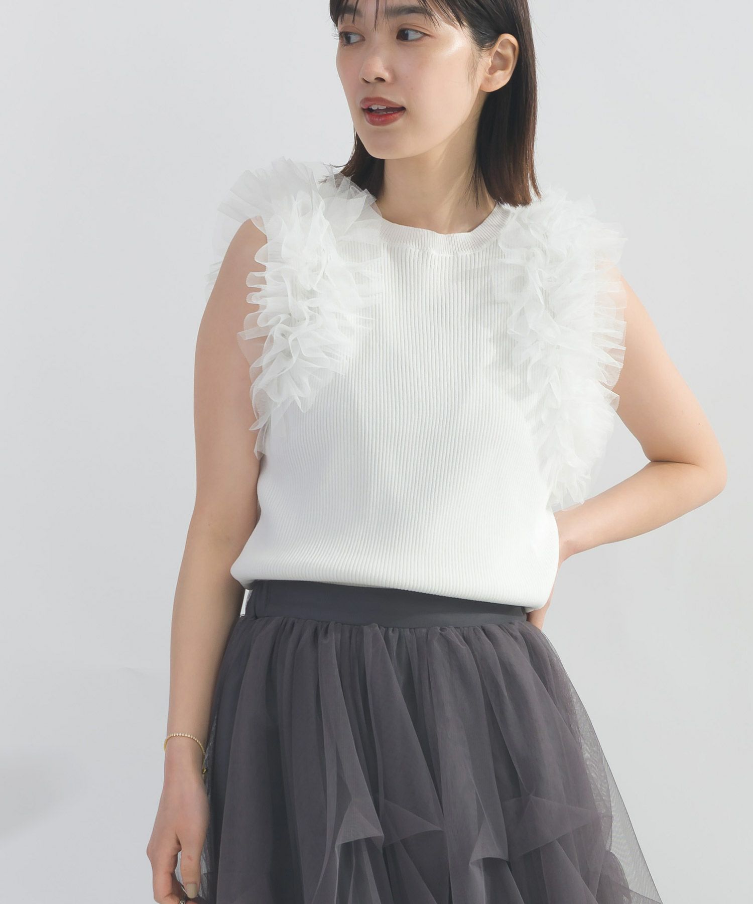 model：H162　着用サイズ：M　オフホワイト