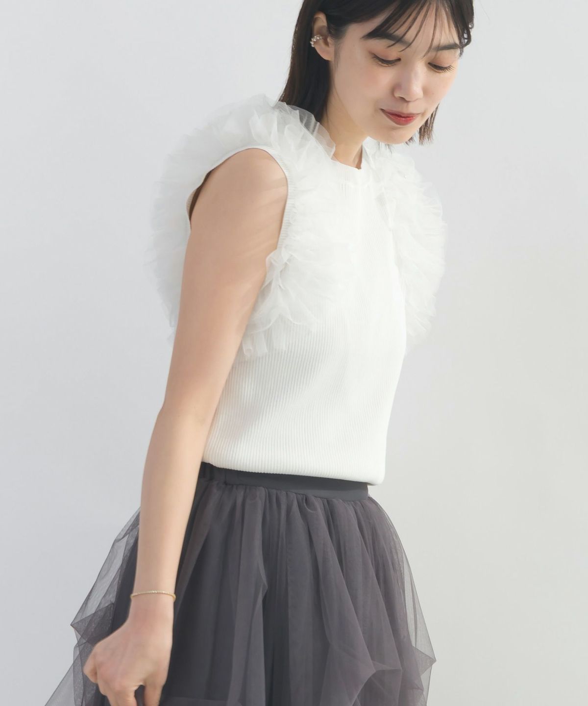 model：H162　着用サイズ：M　オフホワイト