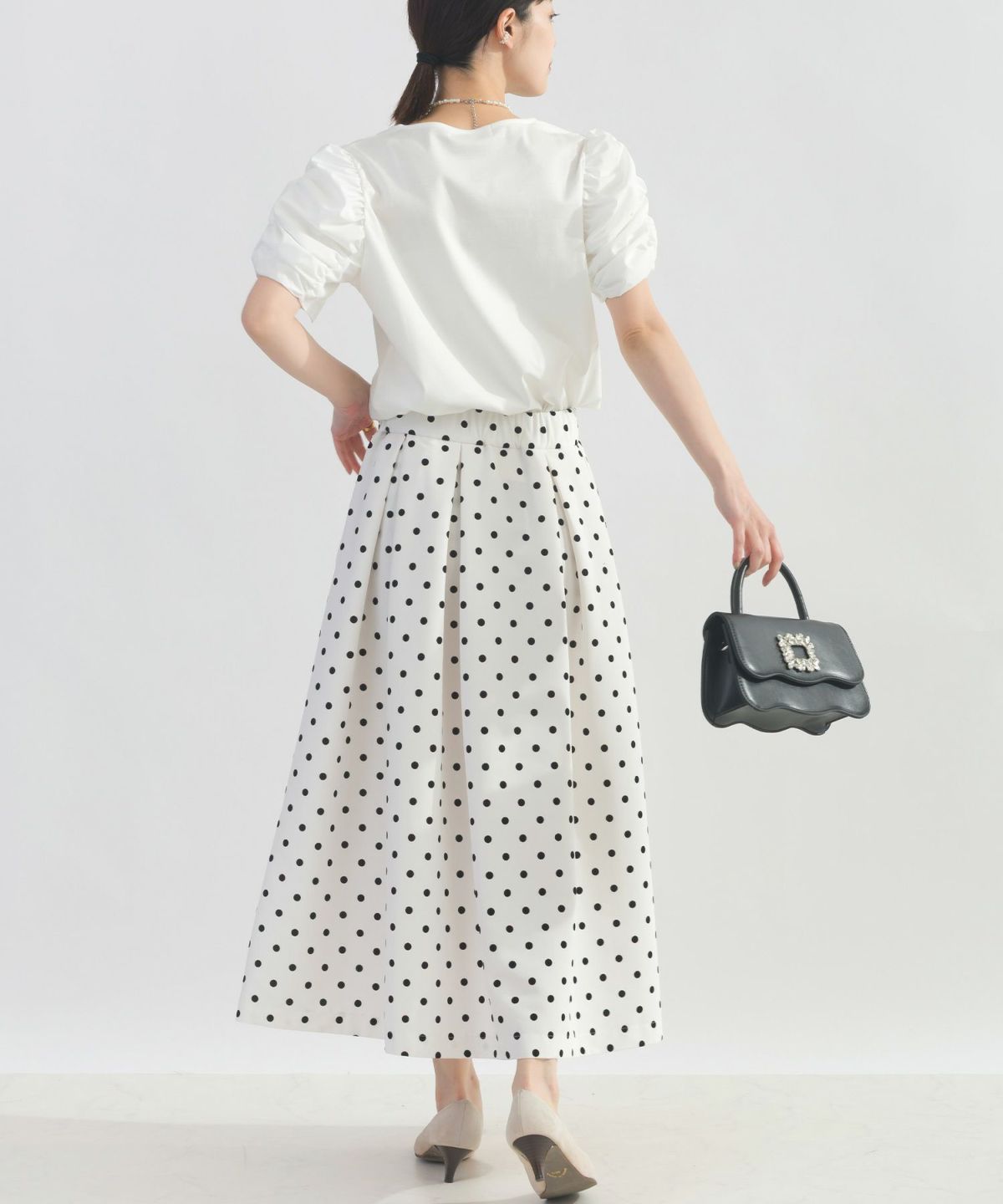 model：H162　着用サイズ：M　オフホワイト