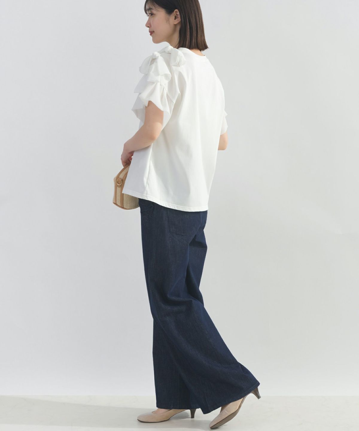 model：H162　着用サイズ：M　オフホワイト