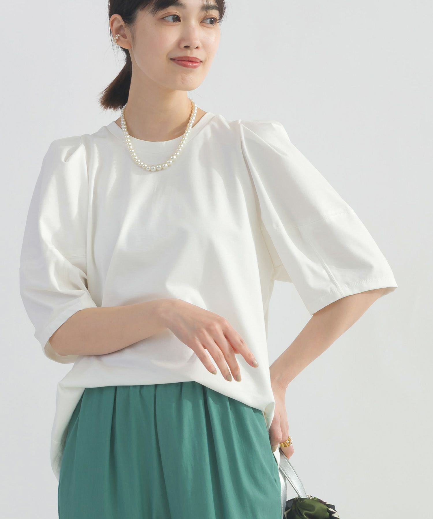 model：H162　着用サイズ：M　オフホワイト