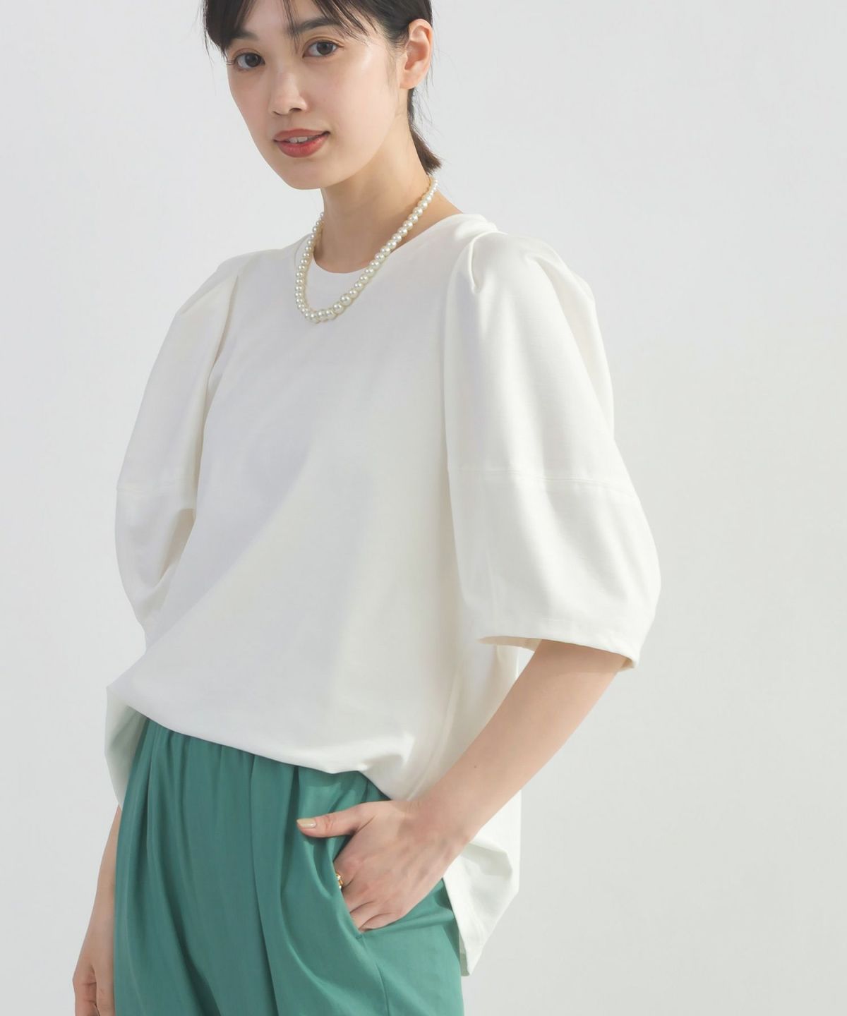 model：H162　着用サイズ：M　オフホワイト