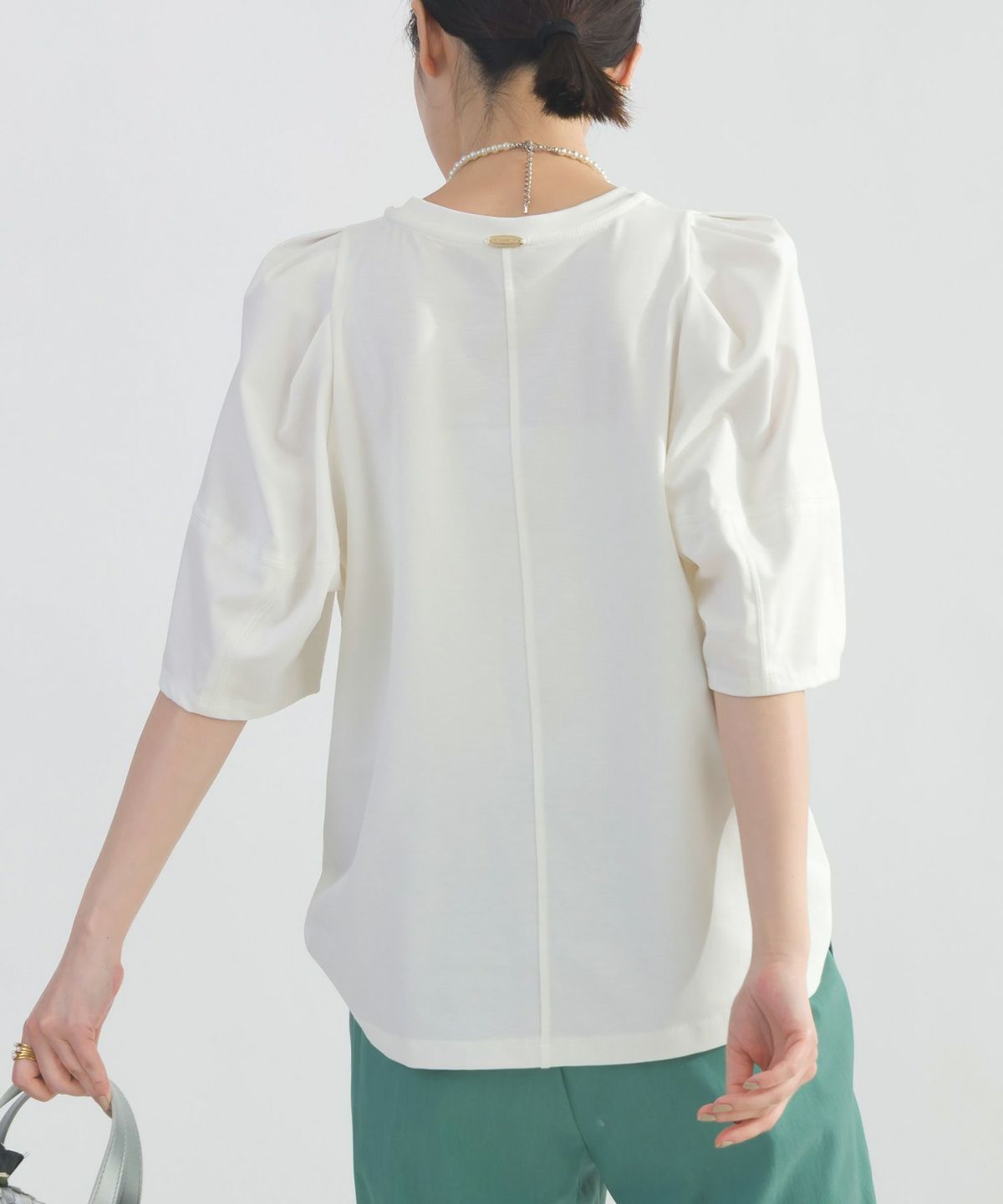 model：H162　着用サイズ：M　オフホワイト