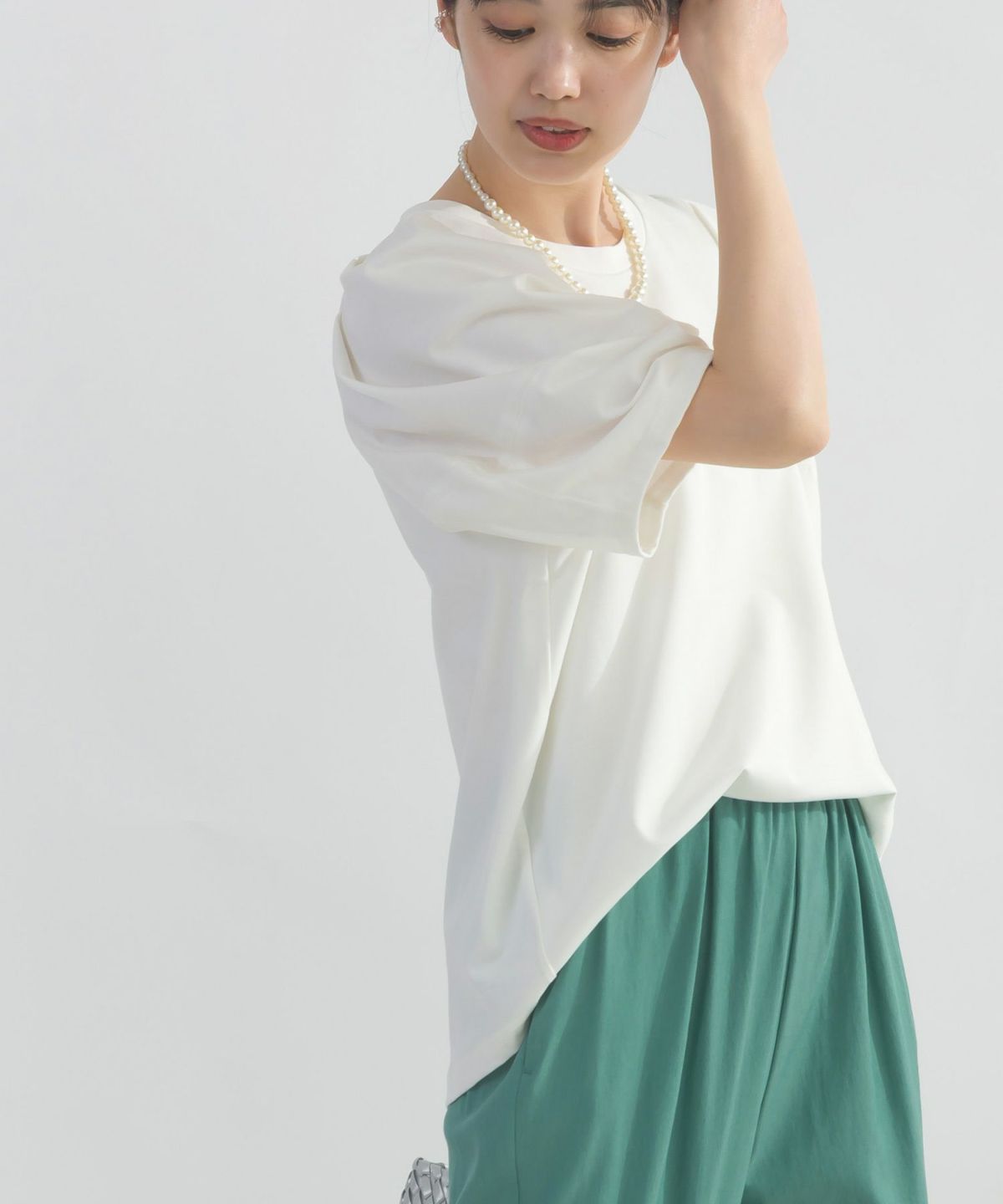 model：H162　着用サイズ：M　オフホワイト