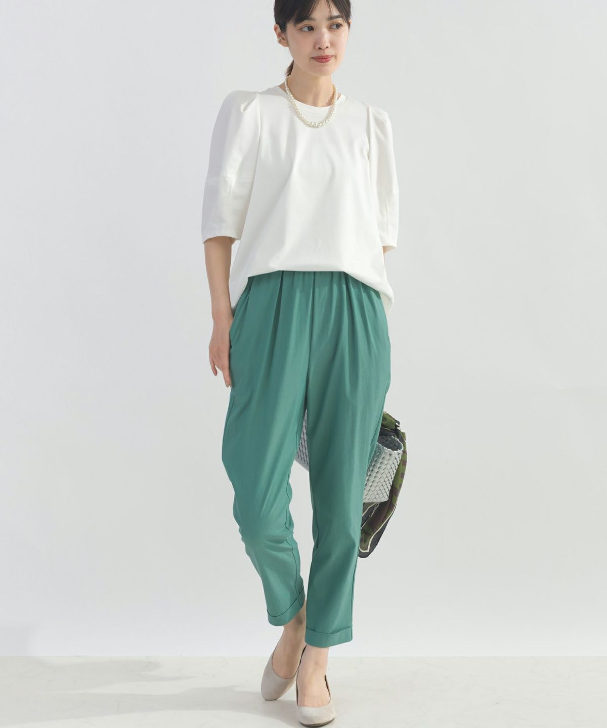 model：H162　着用サイズ：M　オフホワイト