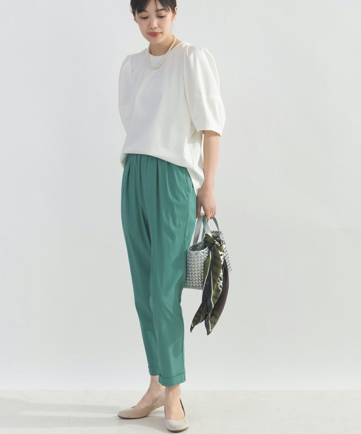 model：H162　着用サイズ：M　オフホワイト