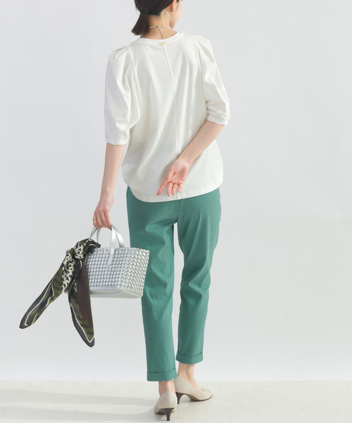 model：H162　着用サイズ：M　オフホワイト