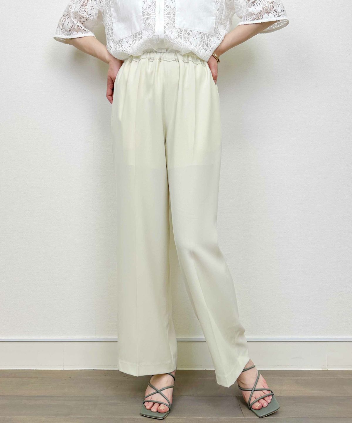 model：H164　着用サイズ：M　ベージュ