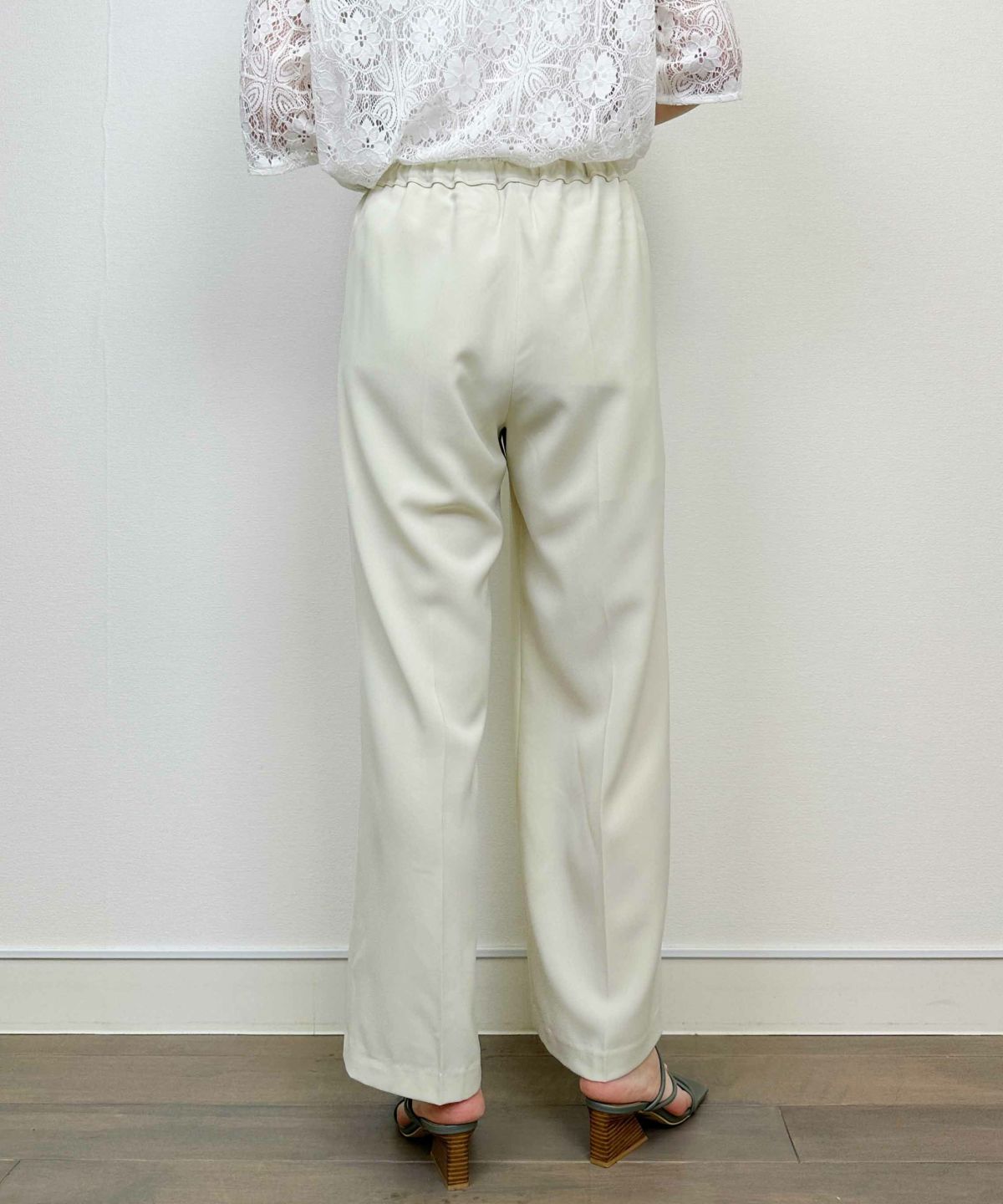 model：H164　着用サイズ：M　ベージュ