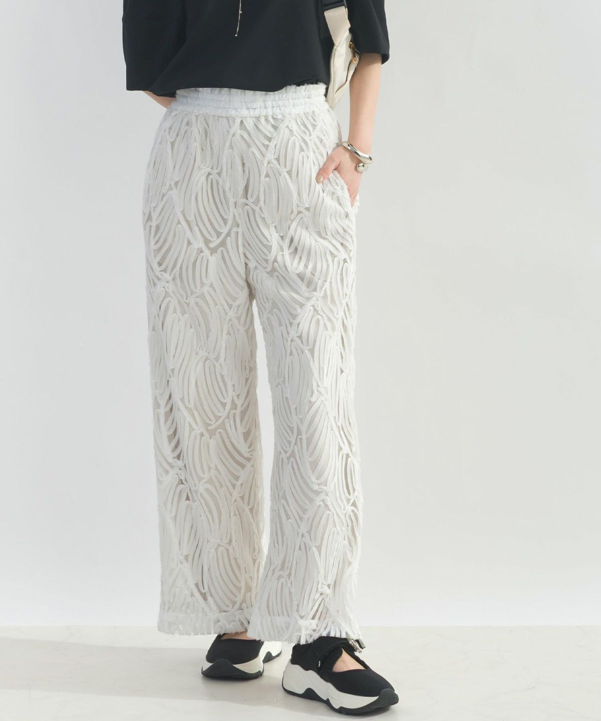 model：H162　着用サイズ：M　オフホワイト