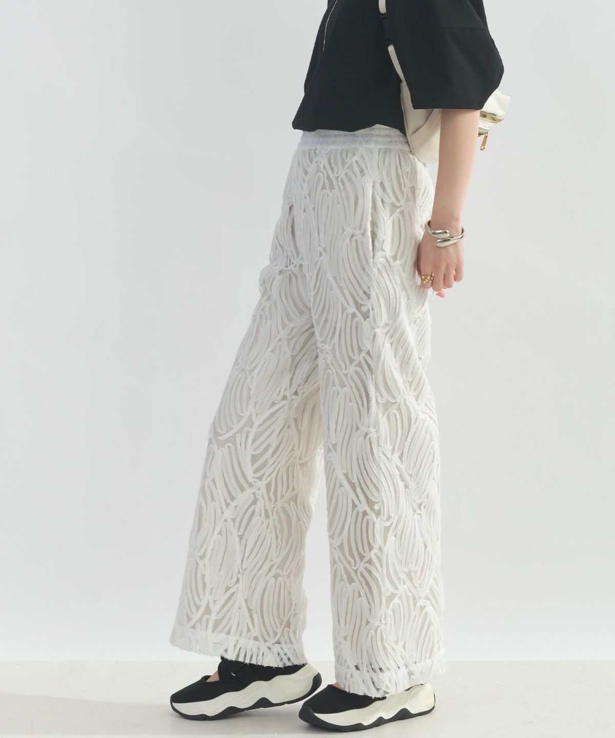 model：H162　着用サイズ：M　オフホワイト