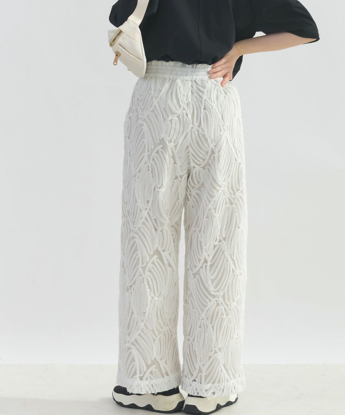 model：H162　着用サイズ：M　オフホワイト