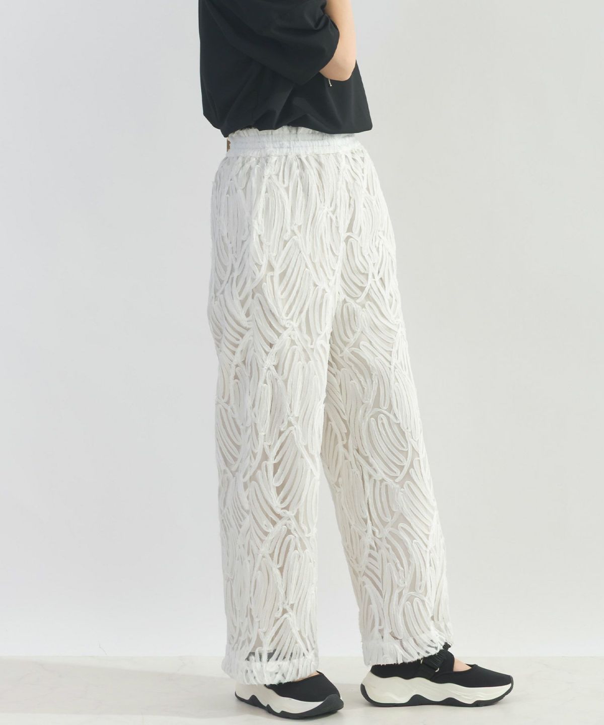 model：H162　着用サイズ：M　オフホワイト