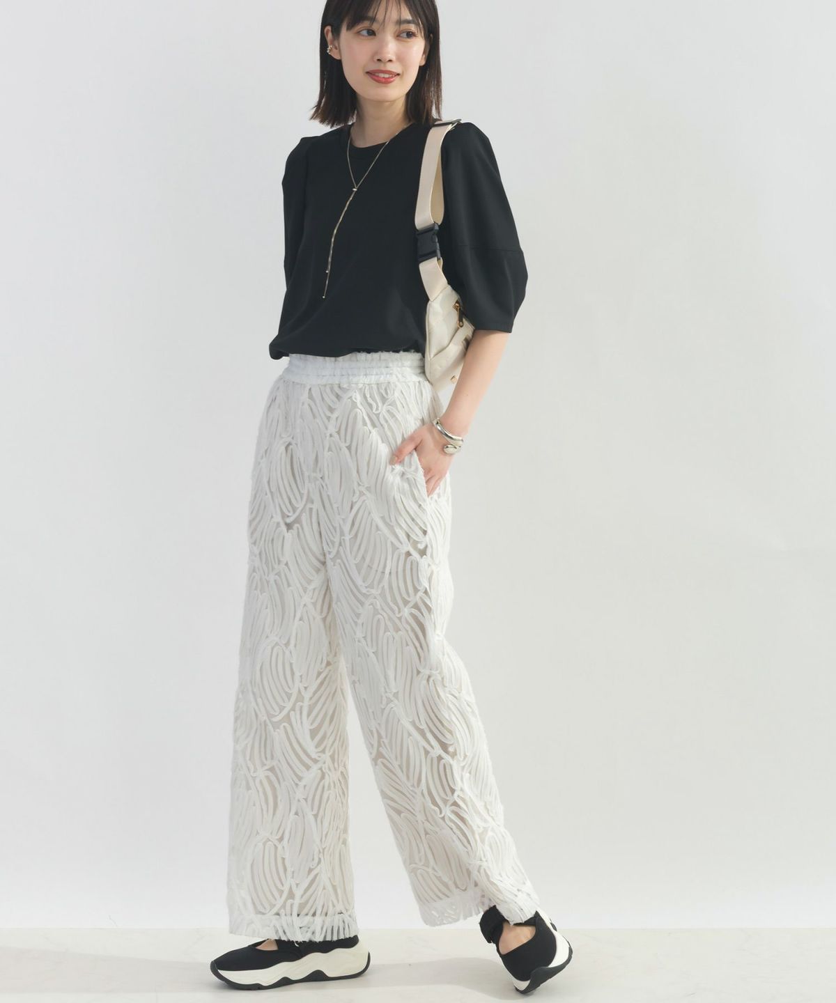 model：H162　着用サイズ：M　オフホワイト