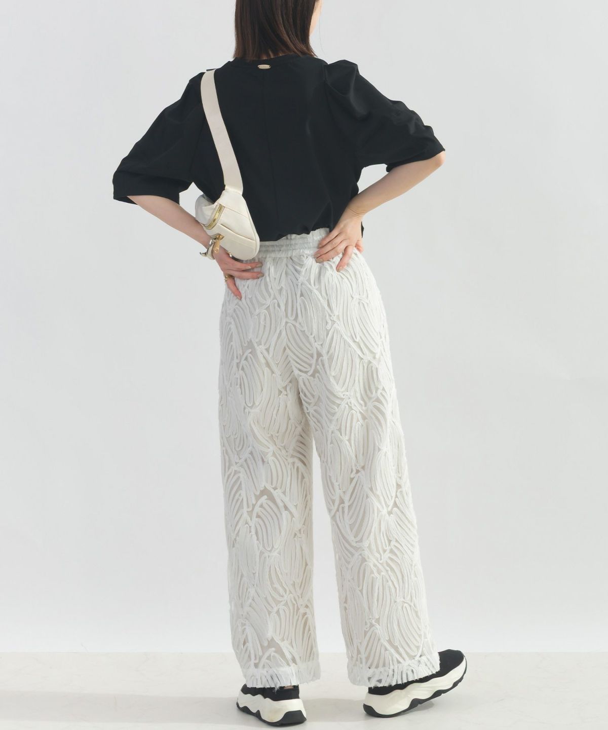 model：H162　着用サイズ：M　オフホワイト