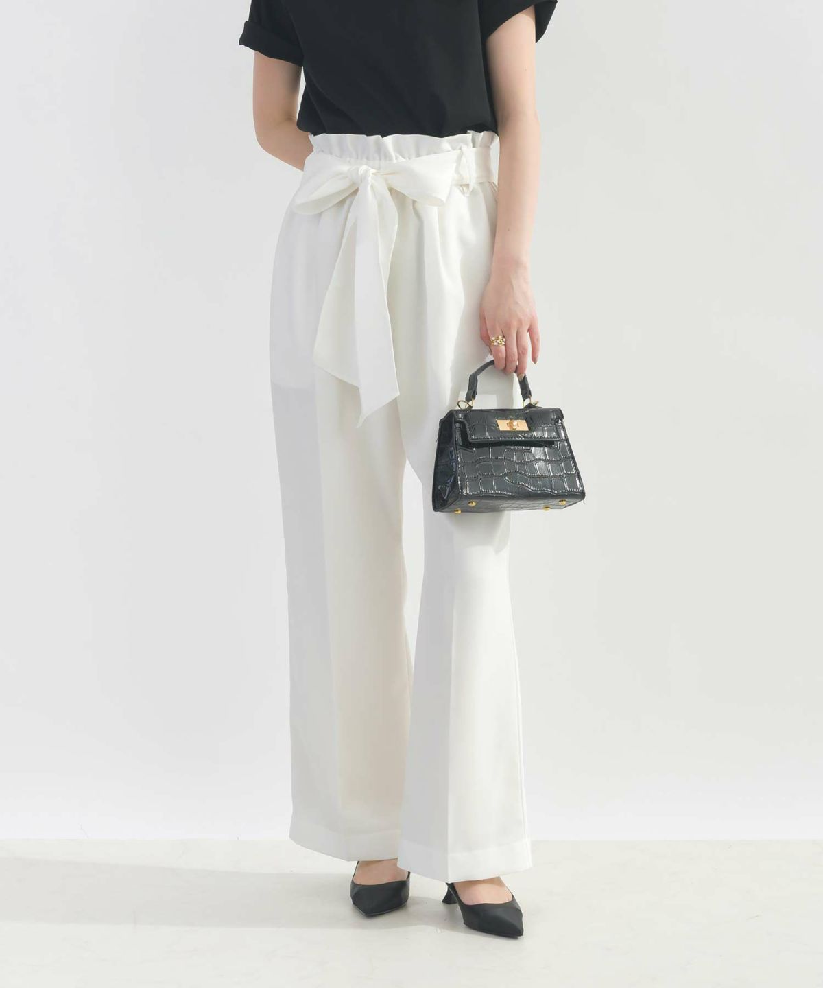 model：H162　着用サイズ：M　オフホワイト