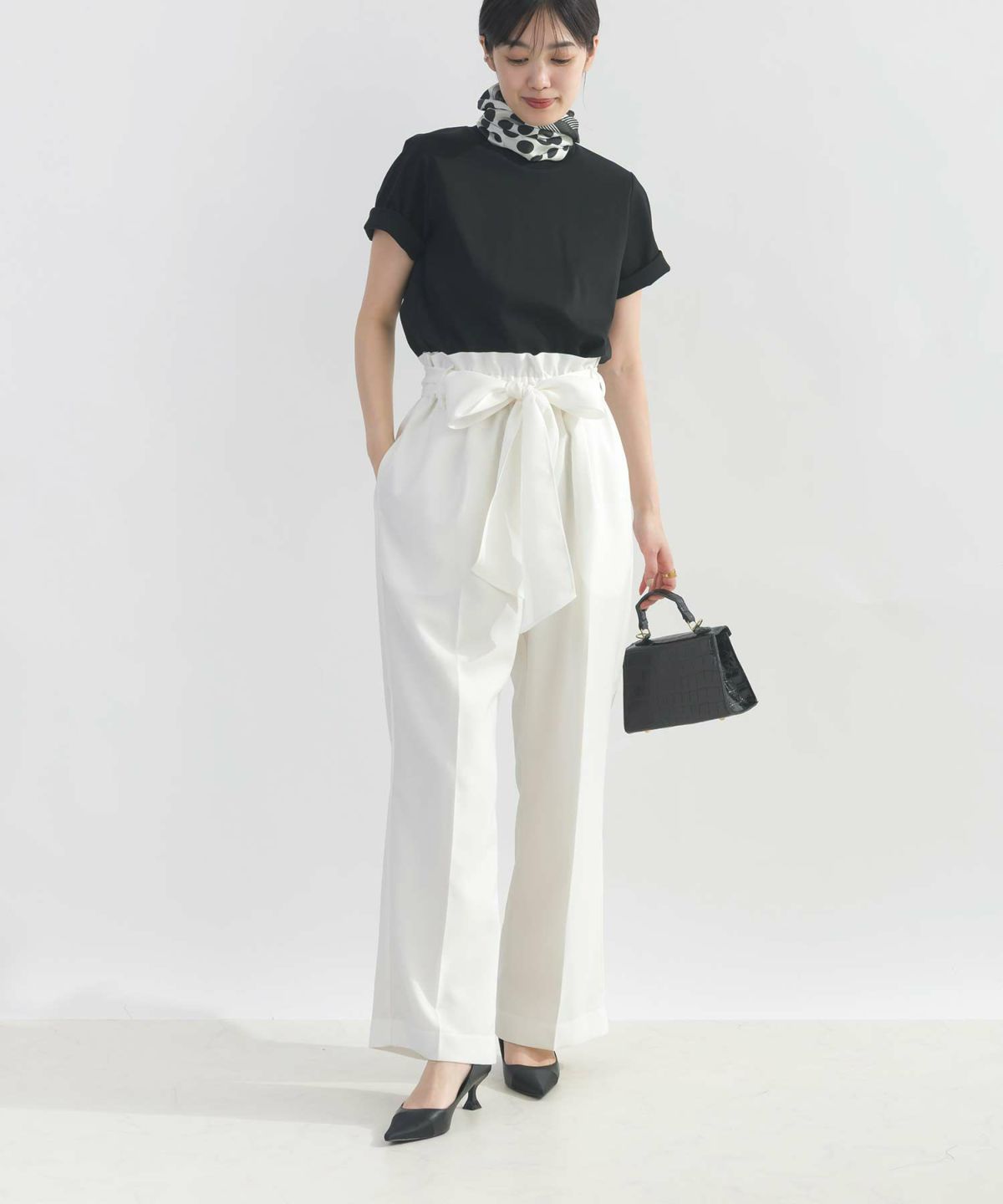 model：H162　着用サイズ：M　オフホワイト