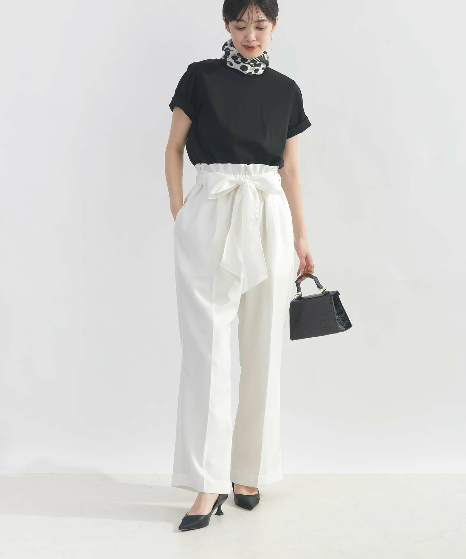 model：H162　着用サイズ：M　オフホワイト