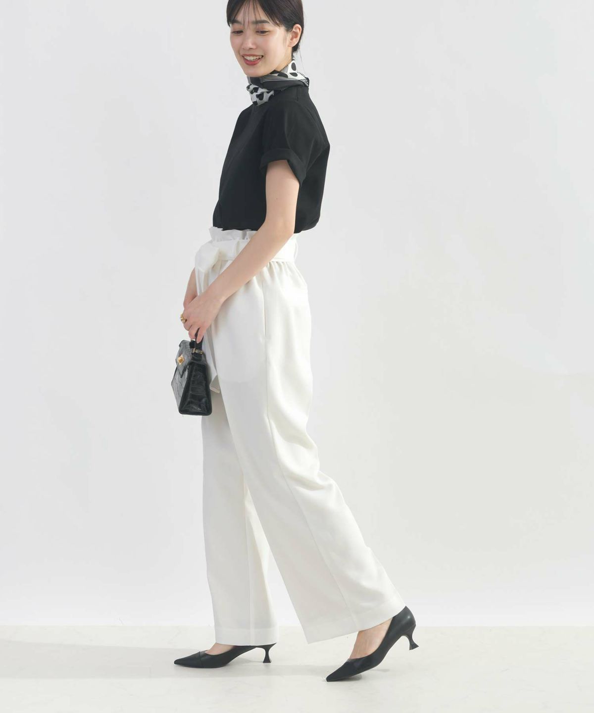 model：H162　着用サイズ：M　オフホワイト