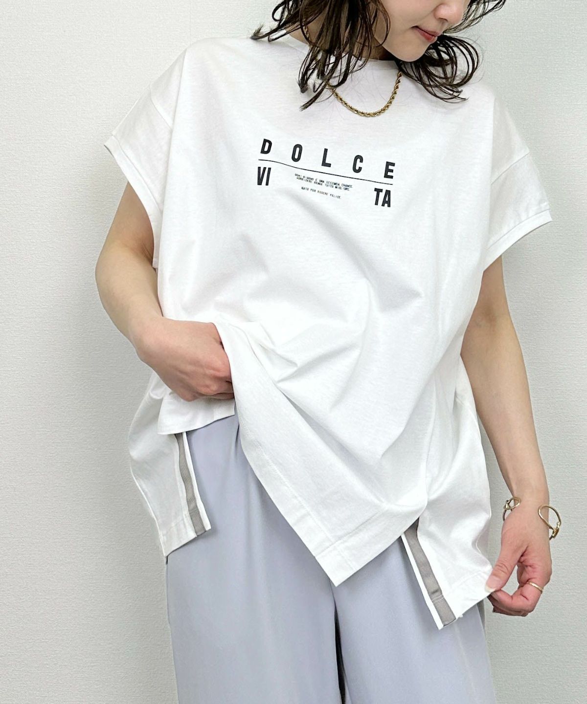 model：H164　着用サイズ：M　オフホワイト