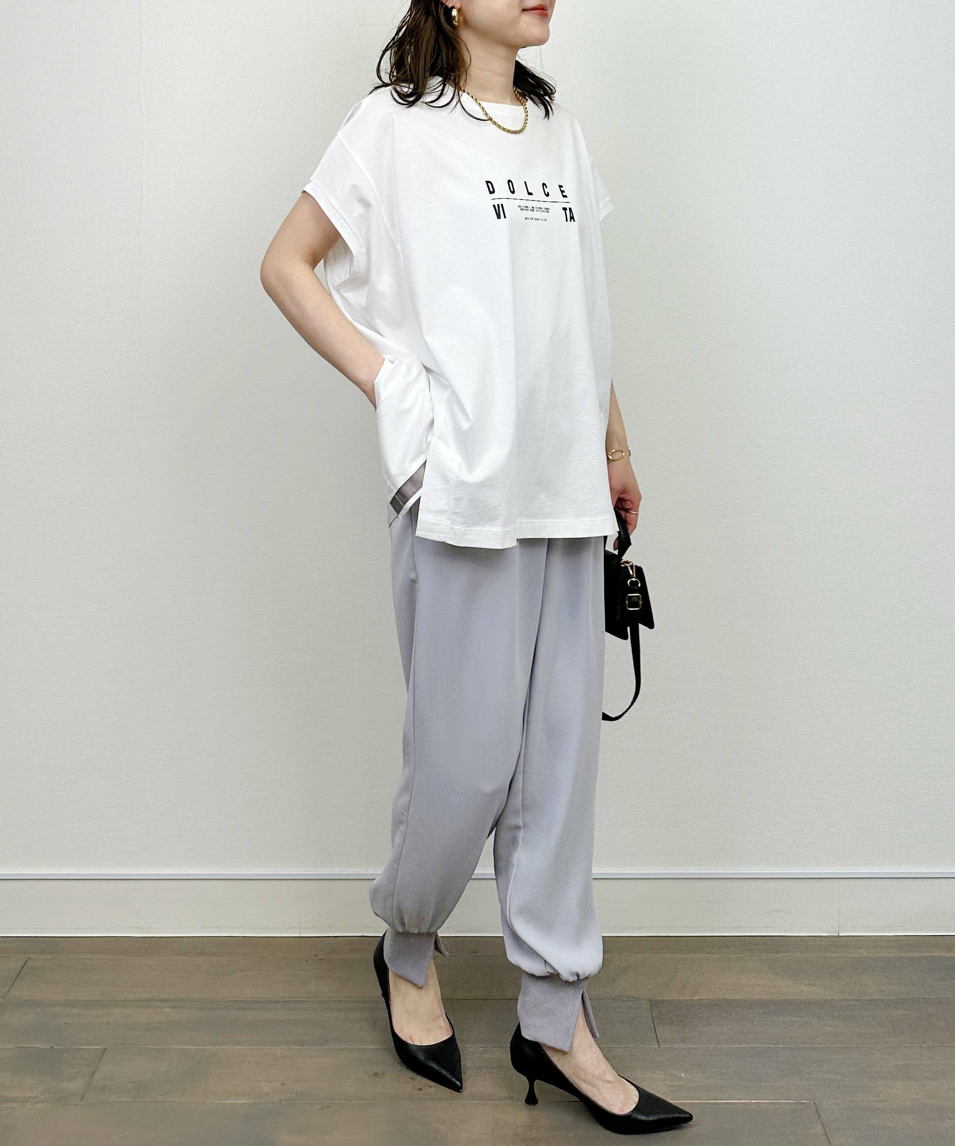 model：H164　着用サイズ：M　オフホワイト