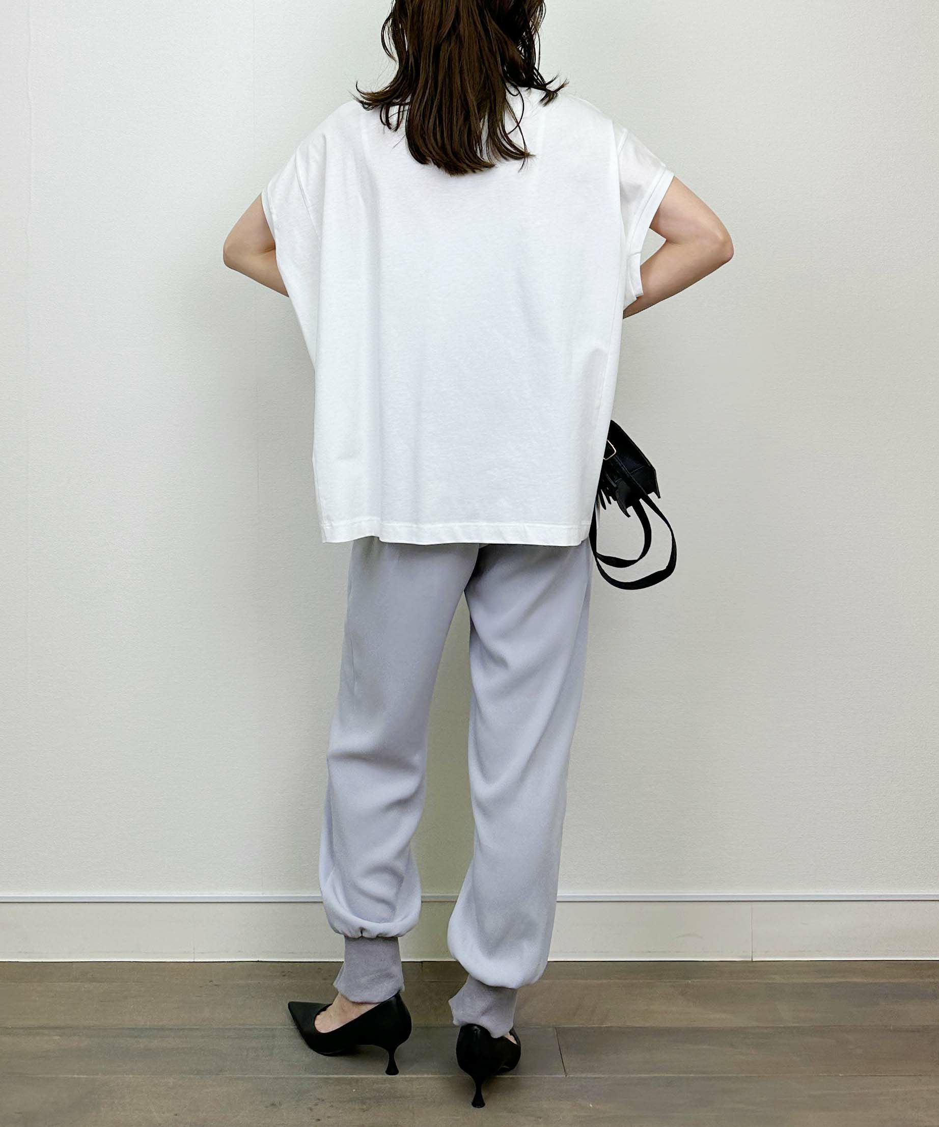model：H164　着用サイズ：M　オフホワイト