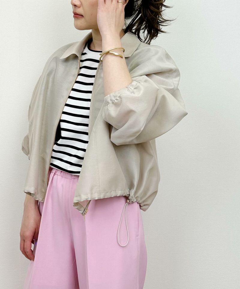 model：H164　着用サイズ：M　グレイッシュベージュ