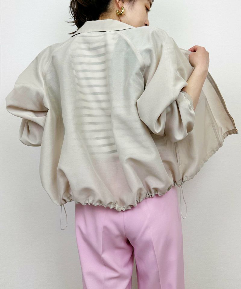 model：H164　着用サイズ：M　グレイッシュベージュ