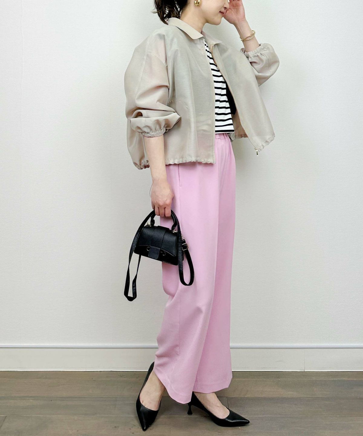 model：H164　着用サイズ：M　グレイッシュベージュ