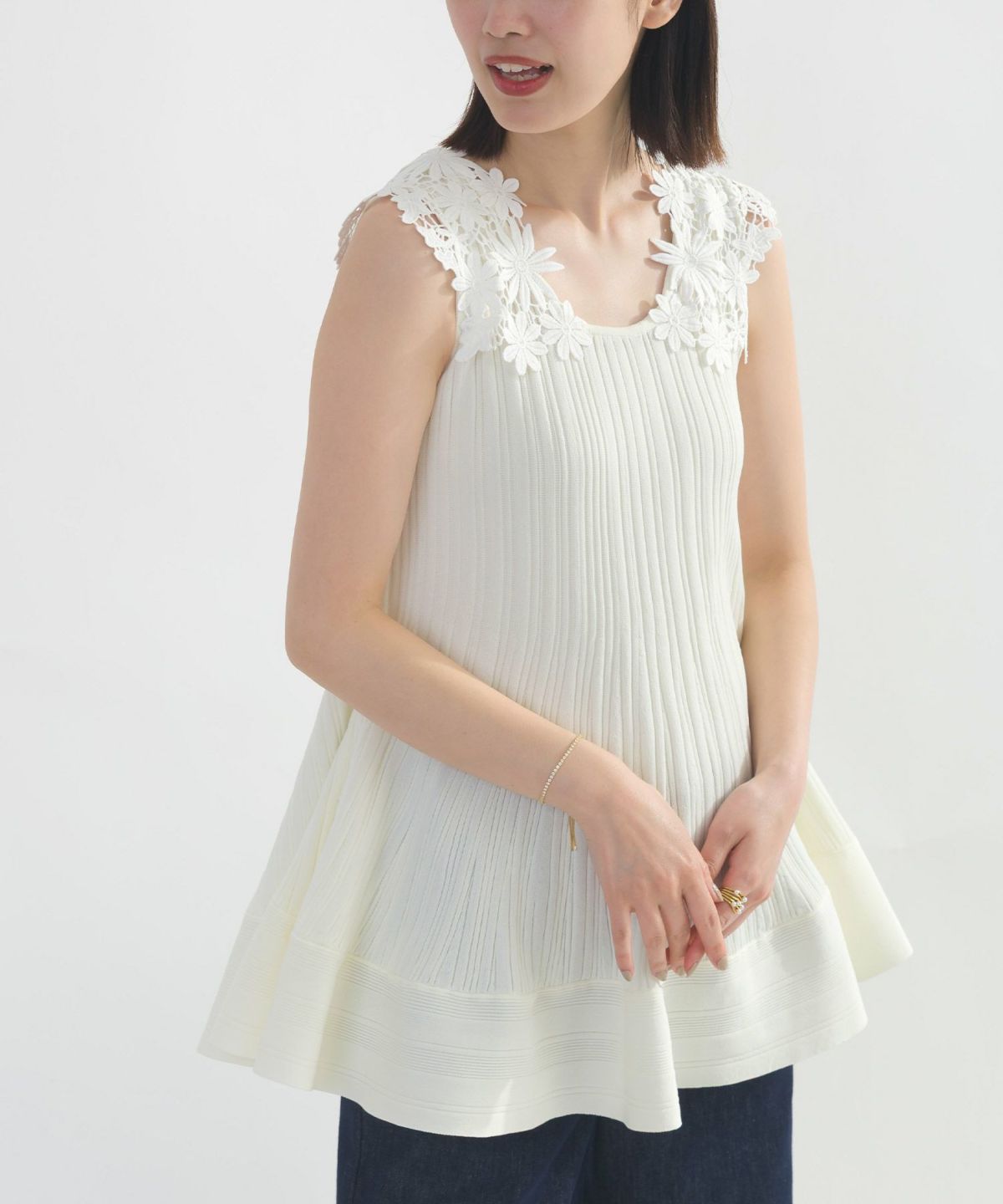 model：H162　着用サイズ：M　オフホワイト