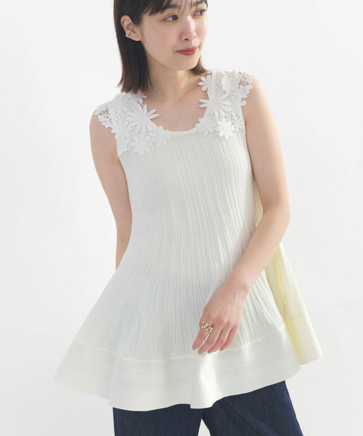 model：H162　着用サイズ：M　オフホワイト