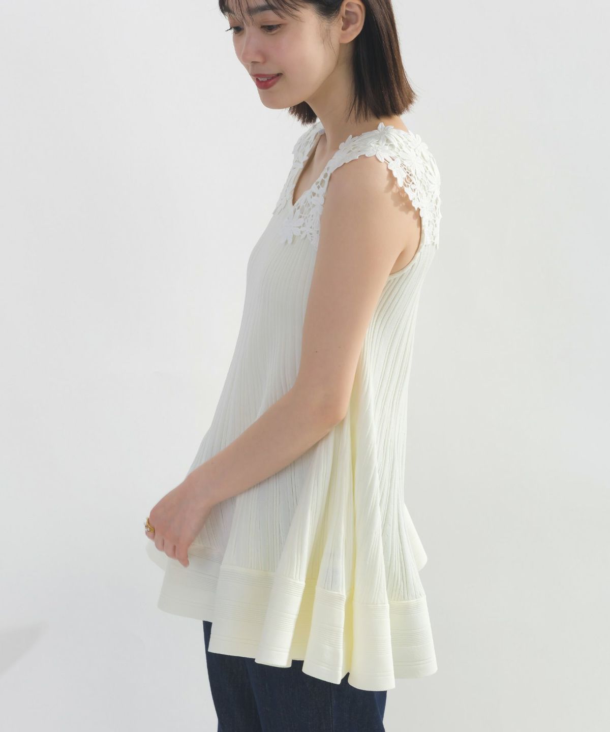 model：H162　着用サイズ：M　オフホワイト