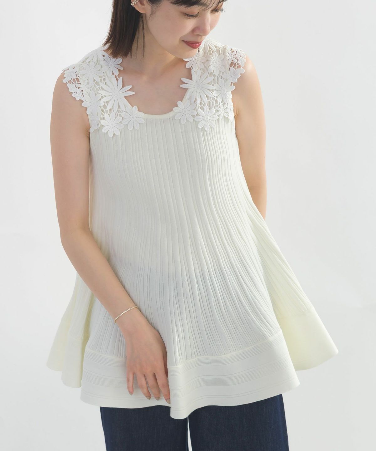 model：H162　着用サイズ：M　オフホワイト